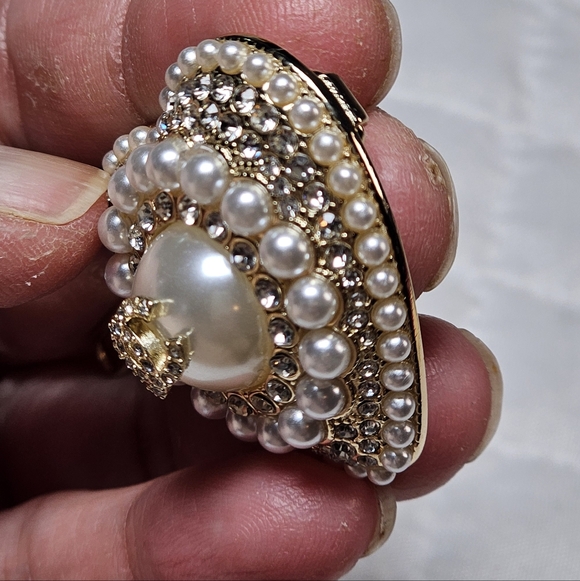 <AUTH> Chanel Vintage Pearl and Gold Heart Hair Clip Barette Like New Stamped - Picture 4 of 9